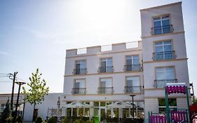 Unique Garden Hotel