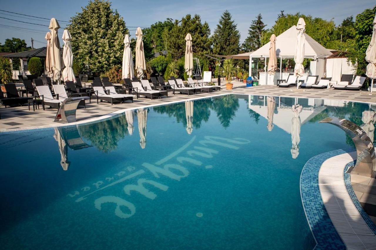 Unique Garden Hotel Brăila Exterior photo
