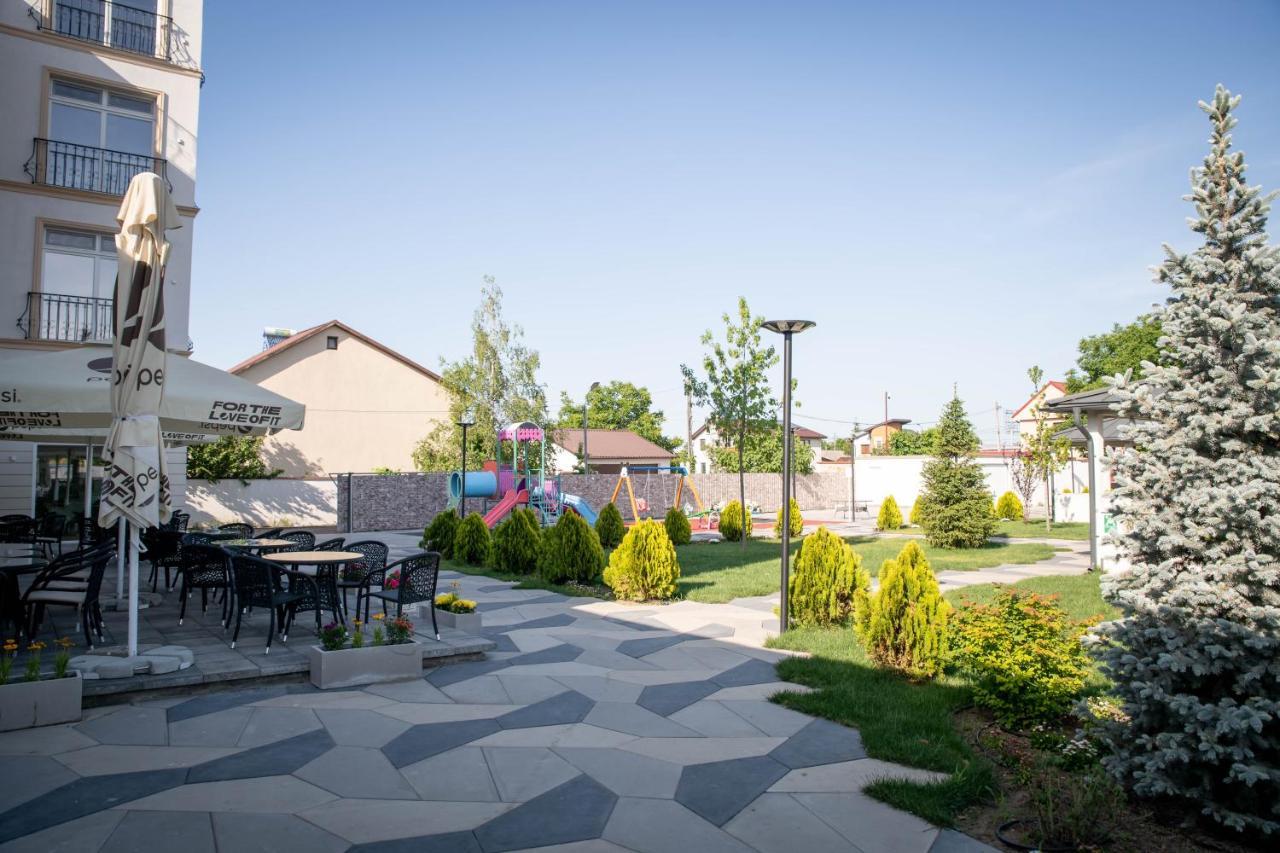 Unique Garden Hotel Brăila Exterior photo