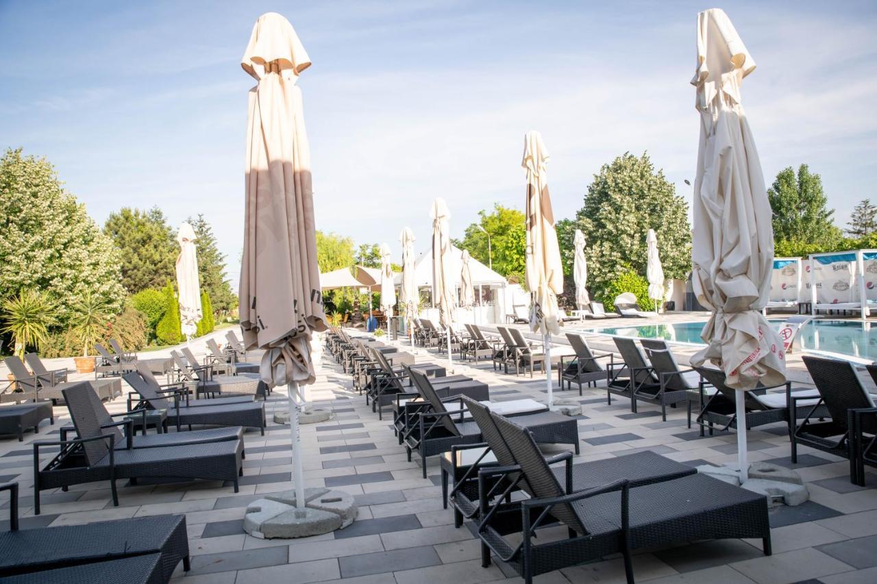 Unique Garden Hotel Brăila Exterior photo