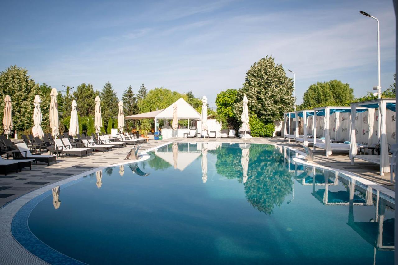 Unique Garden Hotel Brăila Exterior photo