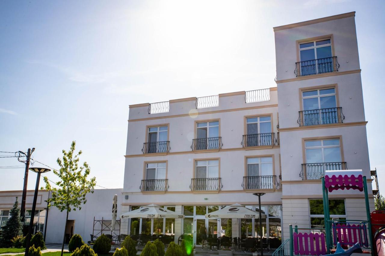 Unique Garden Hotel Brăila Exterior photo